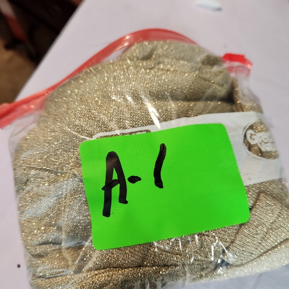 LISA ORIGINALS GOLD LONGSLEEVE PULLOVER SWEATER SIZE LARGE - Picture 13 of 13